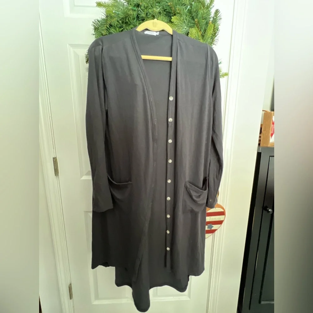 Duster nwot button up, looks gray but is blackish gray,size large - Picture 3 of 8